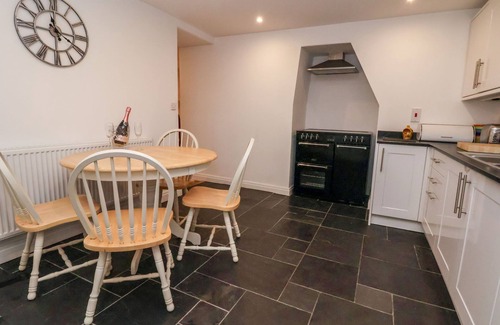 Meliden Cottage | CASTLE HOUSE, pet friendly, character holiday cottage in Dyserth