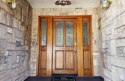 Lakehead-Lakeshore House | 'Castle of Lake Shasta' - Direct Lake Elegance