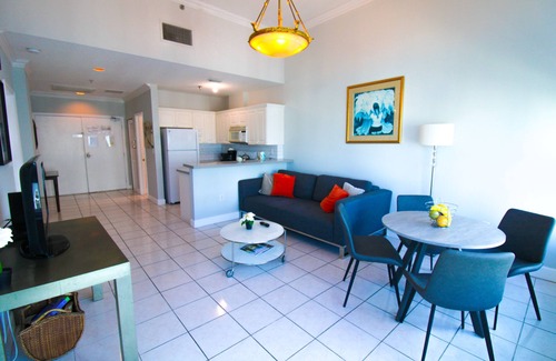 Seybold Condo | Castle Ph12 Bay View Penthouse, Pool, Gym and Beach Access, and Free valet parking!