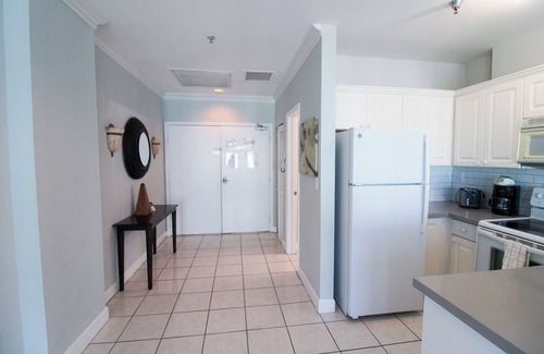 Seybold Condo | Castle Ph12 Bay View Penthouse, Pool, Gym and Beach Access, and Free valet parking!