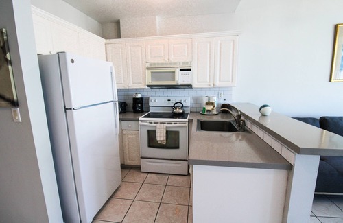Seybold Condo | Castle Ph12 Bay View Penthouse, Pool, Gym and Beach Access, and Free valet parking!