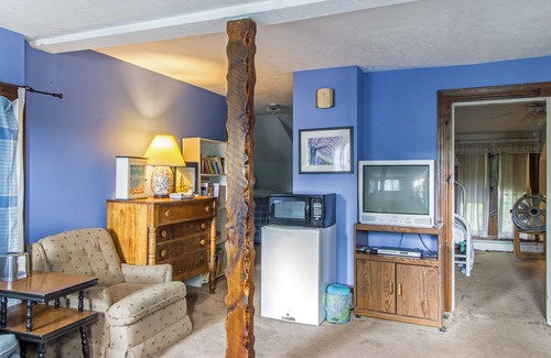 Weirs Beach House | Castle Rest - At The Center Of Weirs Beach