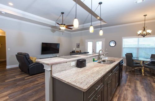 Mary Esther House | Castle Road Hideaway | Next to Hurlburt | Between Navarre & FWB | Pet Friendly | Fenced Yard | Patio