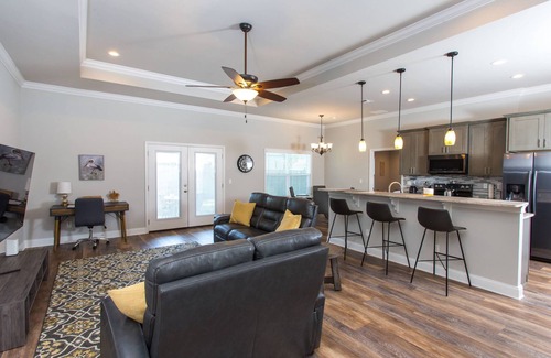 Mary Esther House | Castle Road Hideaway | Next to Hurlburt | Between Navarre & FWB | Pet Friendly | Fenced Yard | Patio