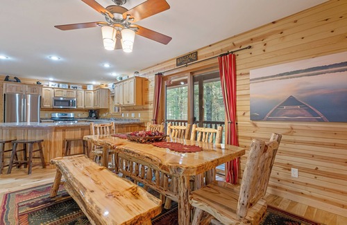 Friendship Cabin | Castle Rock Lake-Games-Bar-Fireplaces & Fire Pits