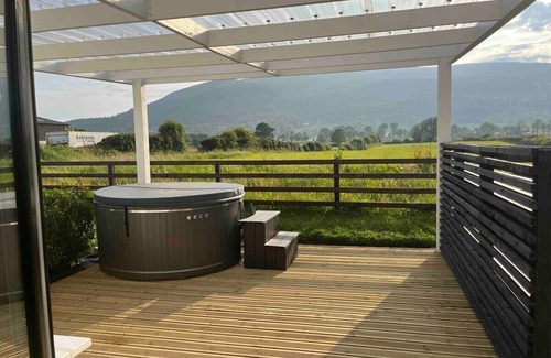 Meigh Ski Chalet | Castle View Chalet by Clonlum Cottages