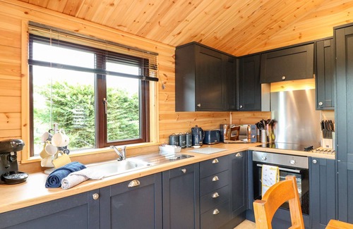 Scropton Cottage | CASTLE VIEW LODGE, family friendly in Hatton, Derbyshire