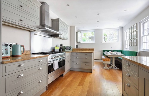 Windsor House | CASTLE VIEW, pet friendly in Windsor, Berkshire
