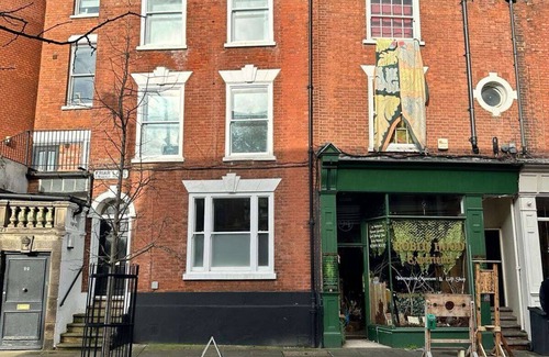 Nottingham City Centre House | Castle View Stylish Room 4 with King-Size Bed