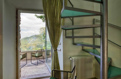 Monteggiori Villa | Castle with pool and sea views for 6 People