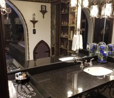 Big Bear Lake Hotel | Castle Wood Theme Cottages- COUPLES ONLY