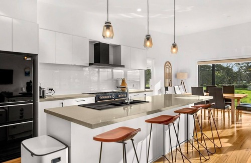 Wimbledon Heights House | Castlebay - Lovely 4 bedroom home