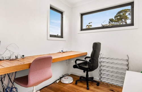 Wimbledon Heights House | Castlebay - Lovely 4 bedroom home