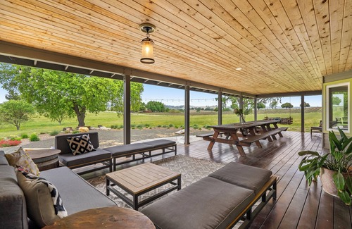 Paso Robles House | Castoro Cellars The Hive House | Winery Stay + EV