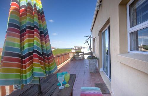 Cape Saint Francis Apartment | Casual, beachy accommodation 200m from Seals