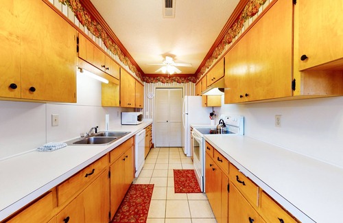 Lake Junaluska House | Casual Lake View Escape with a Wood Fireplace, Free WiFi, & a Full Kitchen
