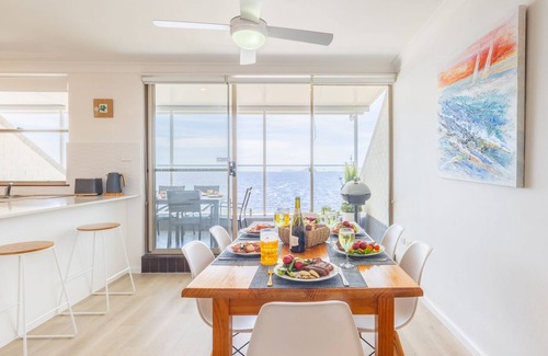 Soldiers Point Apartment | Casuarina's 6, 33 Soldiers Point Rd - stunning waterfront unit