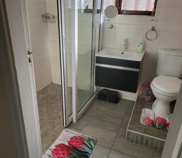 Hibberdene House | Catalina Bay Beach Retreat - Blue Whale Beach House