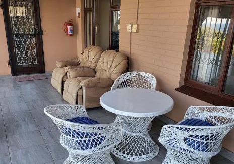 Hibberdene House | Catalina Bay Beach Retreat - Blue Whale Beach House
