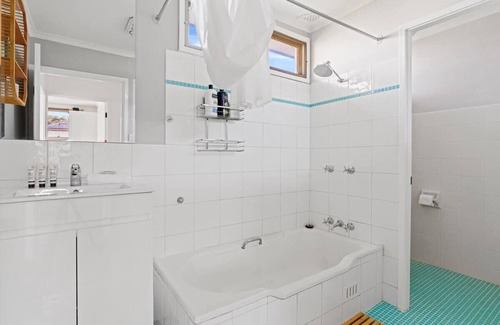 Rathmines House | Catalina Bay Getaway - Pet & Child Friendly