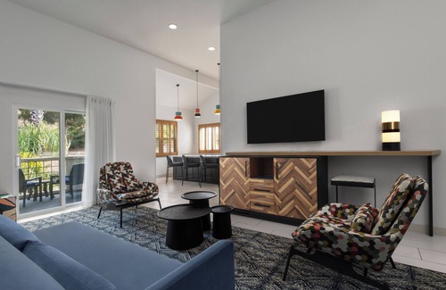 Avalon Hotel | Catalina Canyon Inn