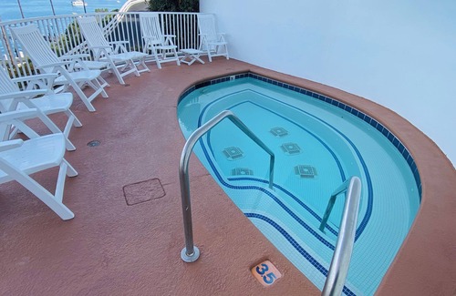 Catalina Island Condo | Catalina Honeymoon adventure, 1-bedroom 2 baths with A/C and golf car!
