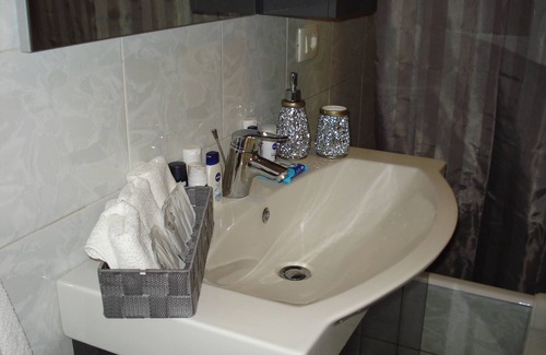 Old Town Apartment | CATANIA, CLEO HOLIDAY HOME WITH GARDEN AND PARKING!