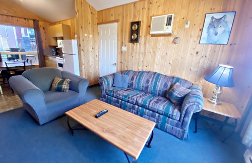 Manitoba Cabin | Catch n' Relax: The Fisherman's Retreat!