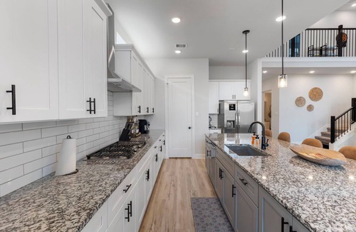French Quarter House | Catch, Paddle, Splash—Luxury 4BR on Lake Conroe