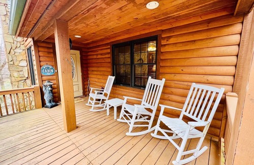 Boone Cabin | Catch & Release - Trout Stream, Wi-Fi, Pool Table