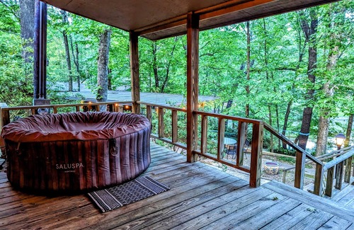 South Toledo Bend Cabin | Catchin' 247 - Lakefront hideaway, outdoor spa, bar, firepit!