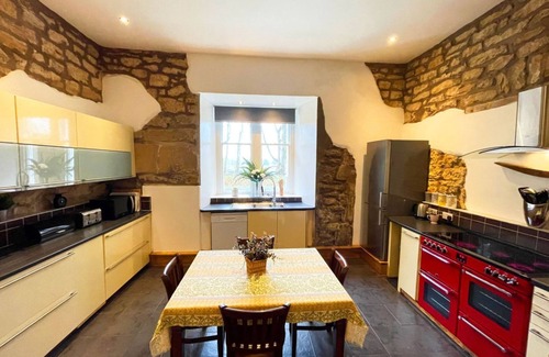 Gorebridge Apartment | Catcune Grand Suite