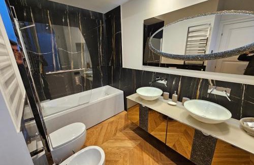 San Lorenzo Apartment | Caterina de' Medici luxury attic with terrace and parking