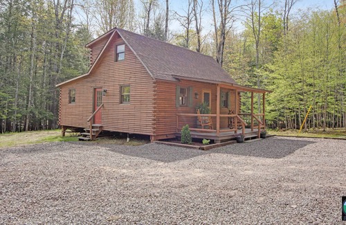 Sabinsville Cabin | Cathead Cabin—Cozy Cabin in the Woods of Tioga County, PA