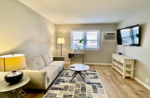 Joslyn Castle Apartment | Cathedral 1-Walking Distance to UNMC