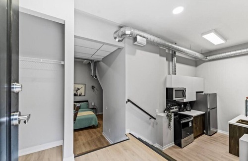 Peterborough Apartment | Cathedral Loft 2 Queen Beds DT Peterborough