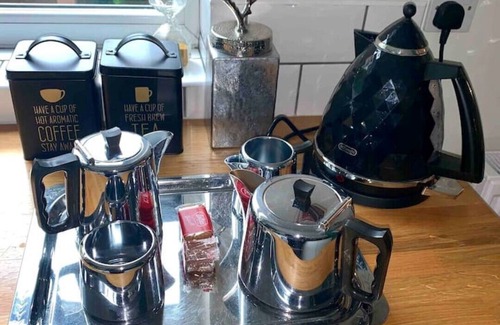 Lincoln House | Cathedral Quarter House with parking for 2 cars. 5 mins walk to Cathedral