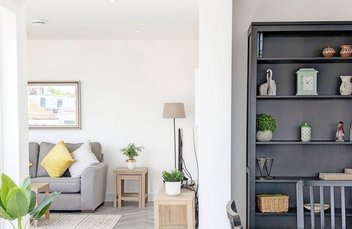 Chichester Cottage | Cathedral View - a flat that sleeps 4 guests in 2 bedrooms