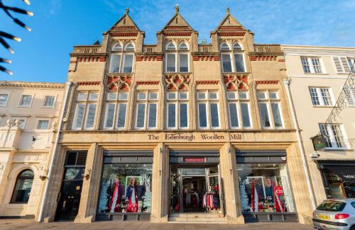Exeter Apartment | Cathedral View - An Exclusive Private Apartment on Cathedral Green, Exeter