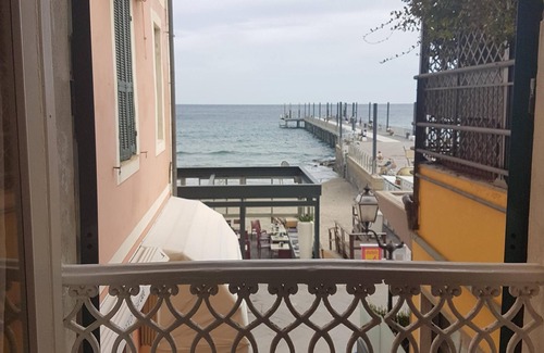 Alassio Apartment | Catherine's house 10 meters from the pier in Alassio IT009001C2DYKJ92UY