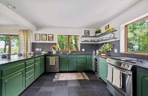 Kingston House | Catskill Estate epic views, hot tub