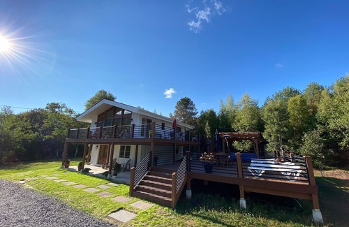 Hunter House | Catskill Mountain Hideaway with Amazing Hunter Mountain Views