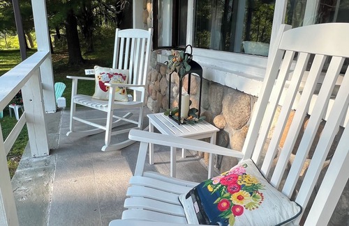East Branch Ski Chalet | Catskills Cozy Chalet Near The Delaware River Hot tub, Fire pit and Soaking Tub