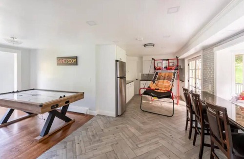 Mountain Dale House | Catskills Villa: Best for Gatherings Sleeps 30+nn