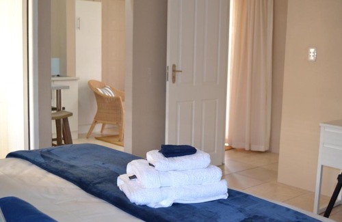 Summerstrand Apartment | Caulfield Self Catering Apartment #SOLAR ENERGY - NO LOADSHEDDING