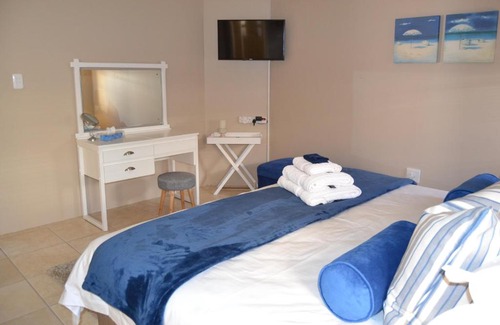Summerstrand Apartment | Caulfield Self Catering Apartment #SOLAR ENERGY - NO LOADSHEDDING