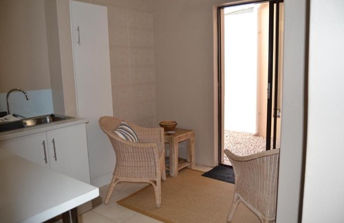 Summerstrand Apartment | Caulfield Self Catering Apartment #SOLAR ENERGY - NO LOADSHEDDING