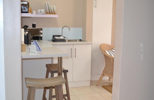 Summerstrand Apartment | Caulfield Self Catering Apartment #SOLAR ENERGY - NO LOADSHEDDING