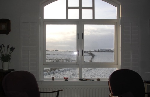 Bushmills House | Causeway Cottage Portballintrae. 9 mins drive from the ROYAL PORTRUSH OPEN 2025