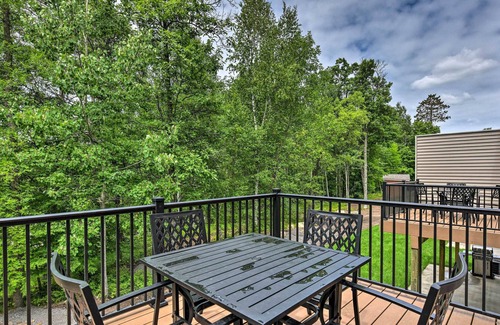 Lake Shore House | Causeway on Gull Retreat w/ Boat Slip on Lake